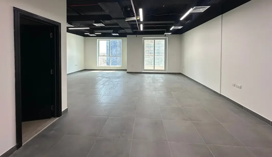 Business-ready office JLT